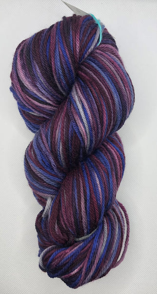 Urban Wolves Kira Hand-Dyed Worsted, Violet Reaction